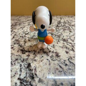 Snoopy Basketball Player Keychain Clip-On Toy 4.5" Collectible Figurine Peanuts